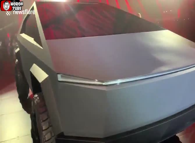 Video :The first pickup for Tesla was a cybertruck